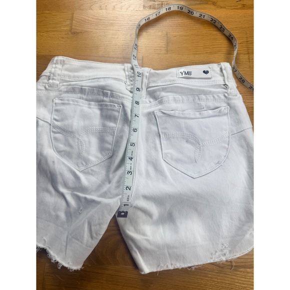 YMI Jeans Women's White Denim Cutoff Shorts with Frayed Hem Size 7 - Picture 7 of 7